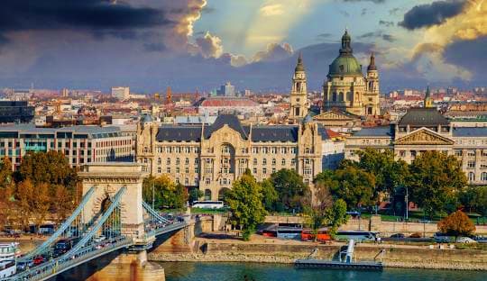Arrival in Budapest & Boat cruise 